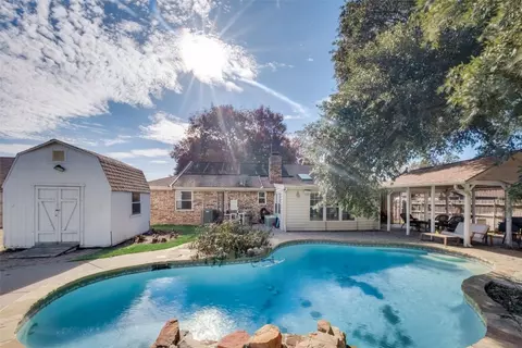 732 Springhill Dr, Hurst, TX 76054