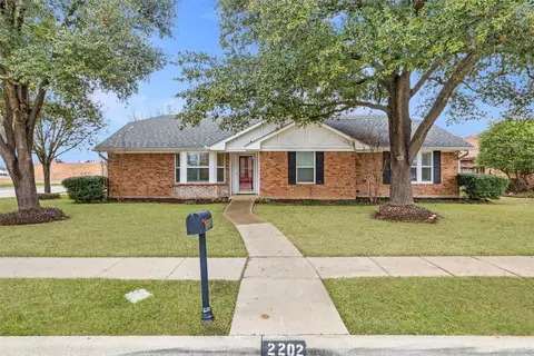 2202 Club Meadow Dr, Garland, TX 75041