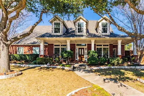 2404 Lakewood Dr, Grand Prairie, TX 75054