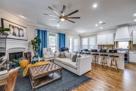 211 Adventus Ct, Mansfield, TX 76063