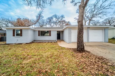 605 Woodcrest Dr, Hurst, TX 76053
