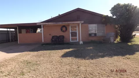 745 SW 1st St, Hamlin, TX 79520
