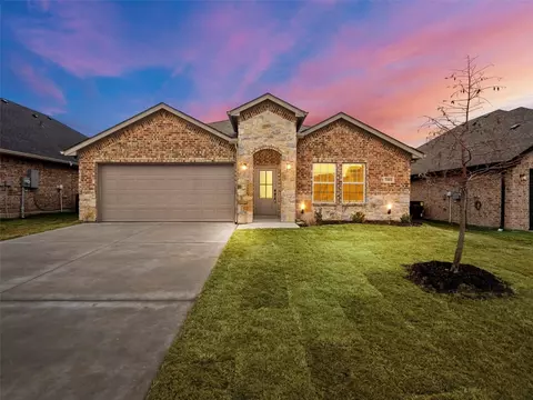 7401 Scott Ln, Greenville, TX 75402