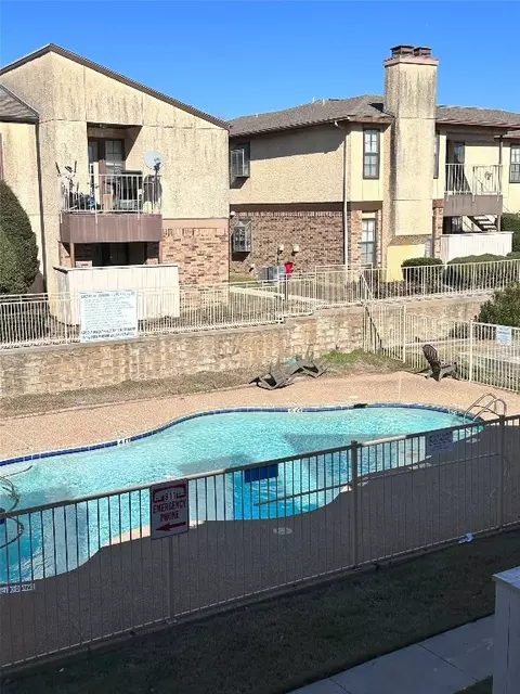 1745 Crest Grove Dr, Arlington, TX 76012