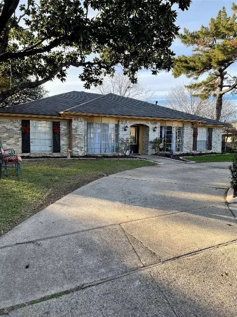2407 Meadow Creek Dr, Carrollton, TX 75006