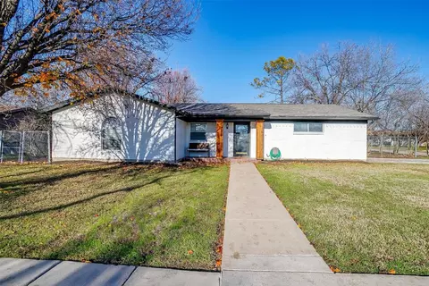 4933 Saucer Dr, Haltom City, TX 76117