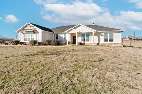 164 Spring Creek Cir, Paradise, TX 76073