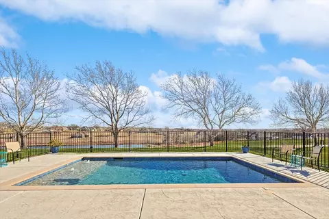 112 Grace Ln, Azle, TX 76020