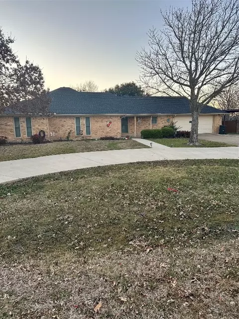 131 Ridgeway Dr, Red Oak, TX 75154