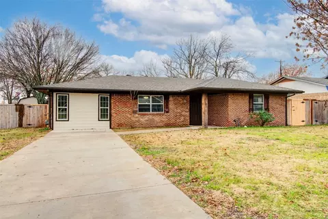 131 Texana St, Van Alstyne, TX 75495