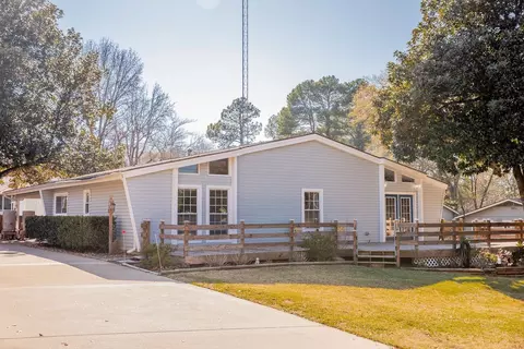 208 Grass Knoll Dr, Hideaway, TX 75771