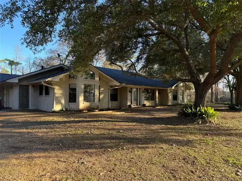 1730 Lakecrest Dr, Benton, LA 71006
