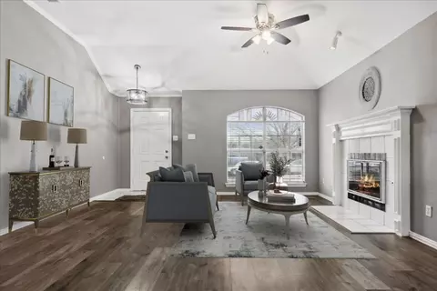 1033 Park Ave, Carrollton, TX 75006