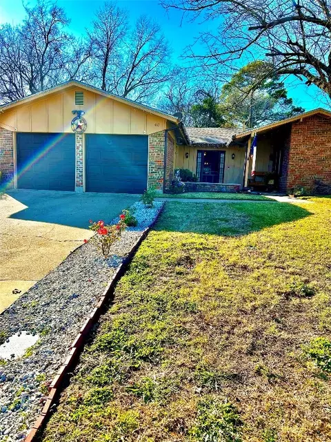 411 Lynda Ln, Arlington, TX 76010