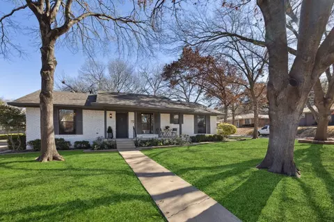 800 Misty Glen Dr, Desoto, TX 75115