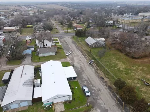 110 E Oconnell St, Howe, TX 75459 photo 2