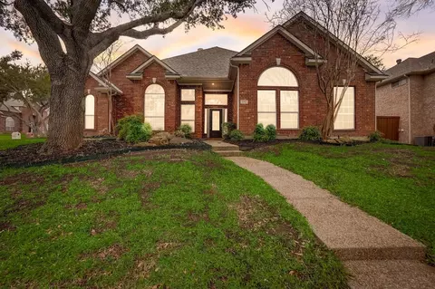 9701 Southern Hills Dr, Plano, TX 75025