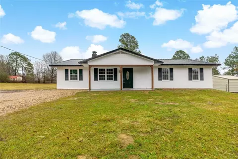 637 S Bryson St, Bogata, TX 75417