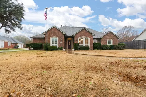 1311 Wedgewood Dr, Cleburne, TX 76033