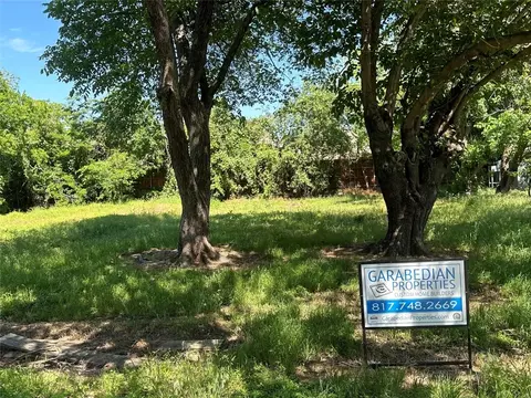 1840 Highland Dr E, Keller, TX 76262