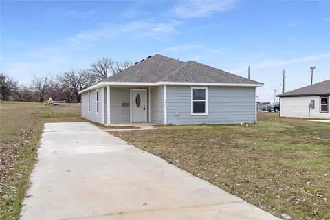 602 Granada Dr, Chico, TX 76431