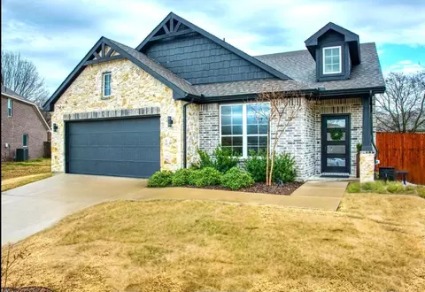 701 Ascot Ct, Ennis, TX 75119