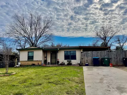 6032 Rickenbacker Pl, Fort Worth, TX 76112