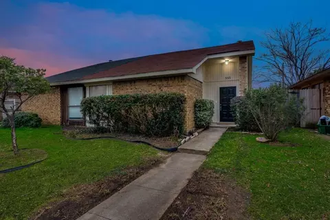 335 Gregory Ln, Grand Prairie, TX 75052