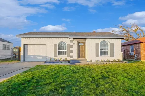 1806 El Paso St, Grand Prairie, TX 75051