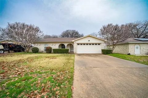 3305 Kirby Creek Dr, Grand Prairie, TX 75052