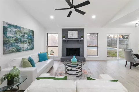 1900 Secret Ct, Arlington, TX 76006
