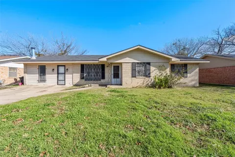 1009 Dossett St, Bellmead, TX 76705