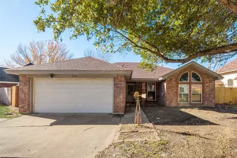 6104 Heatherglen Dr, Arlington, TX 76017