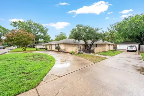 2318 Perryland Dr, Arlington, TX 76013