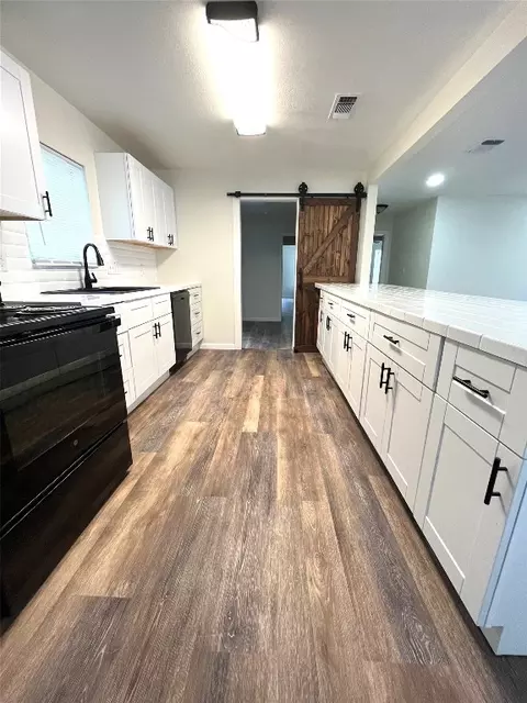 607 W College Ave, Comanche, TX 76442