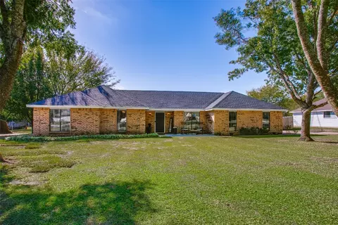 606 Meadow Lark Dr, Ovilla, TX 75154
