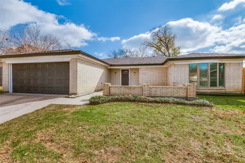 2620 Greenwood Ct, Bedford, TX 76021