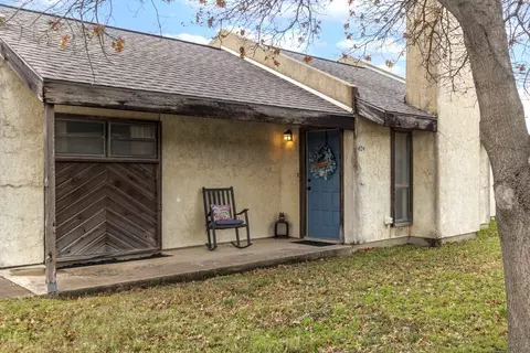 424 S Las Vegas Trl, White Settlement, TX 76108