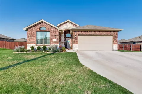 413 Harbor Dr, Azle, TX 76020