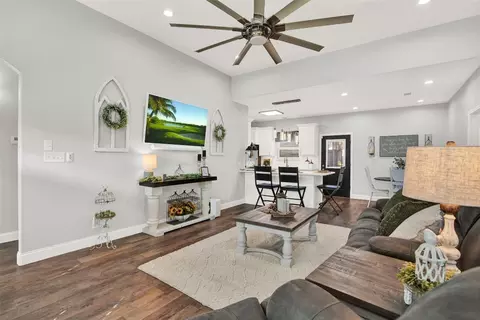 71 Vaughn Dr, Denison, TX 75020