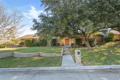 1710 Northtown Dr, Grand Prairie, TX 75050