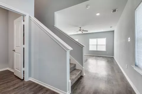 265 Michelle Dr, Grand Prairie, TX 75051