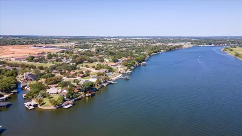 2125 N Rough Creek Ct, Granbury, TX 76048