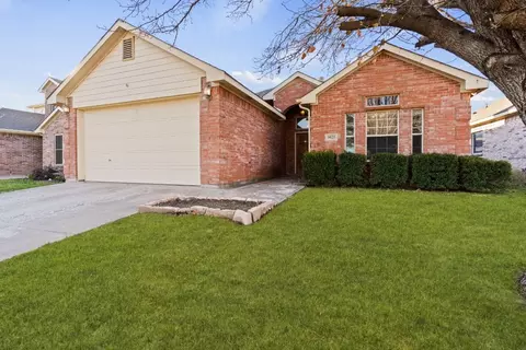 5025 Indian Valley Dr, Fort Worth, TX 76123