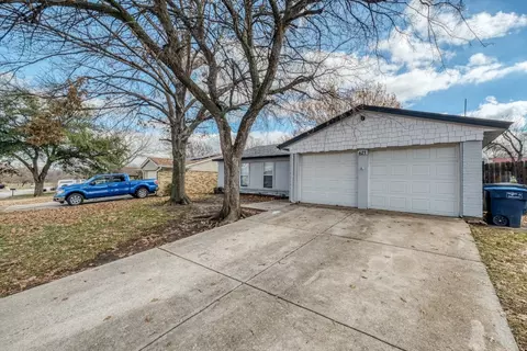 621 Panay Way Dr, Fort Worth, TX 76108