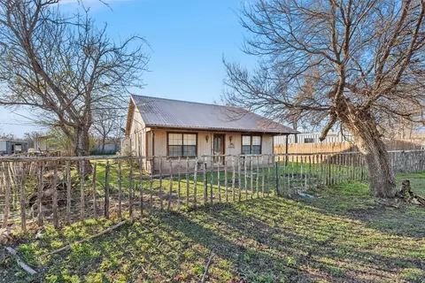 1058 Lincoln City Rd, Elm Mott, TX 76640