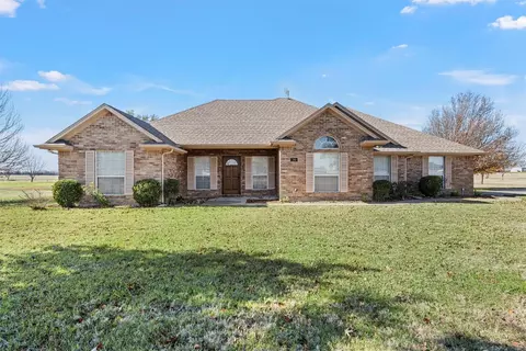 280 N Quail Run Dr, West, TX 76691