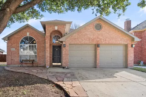 5016 White Oak Dr, Grand Prairie, TX 75052