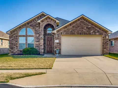 917 Rutgers Ct, Fort Worth, TX 76120