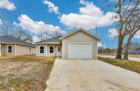 1110 S Morris St, Gainesville, TX 76240